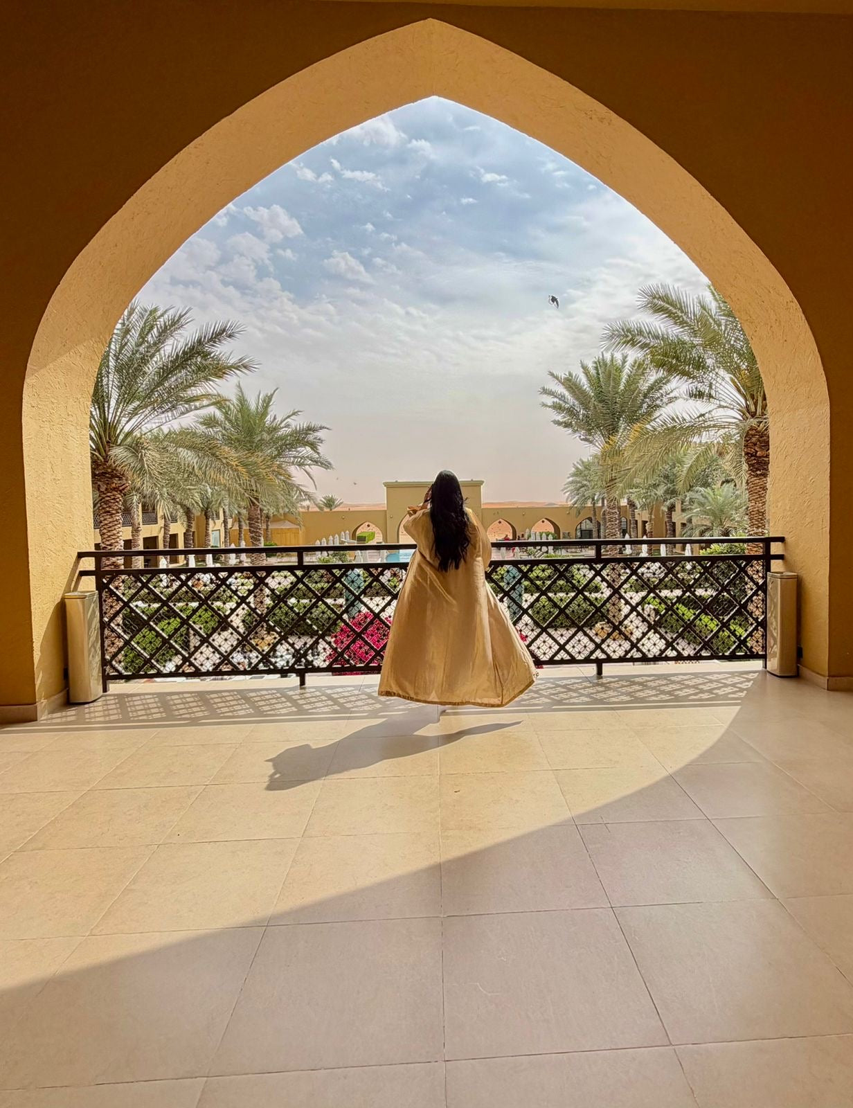 Champagne - open abaya + staller