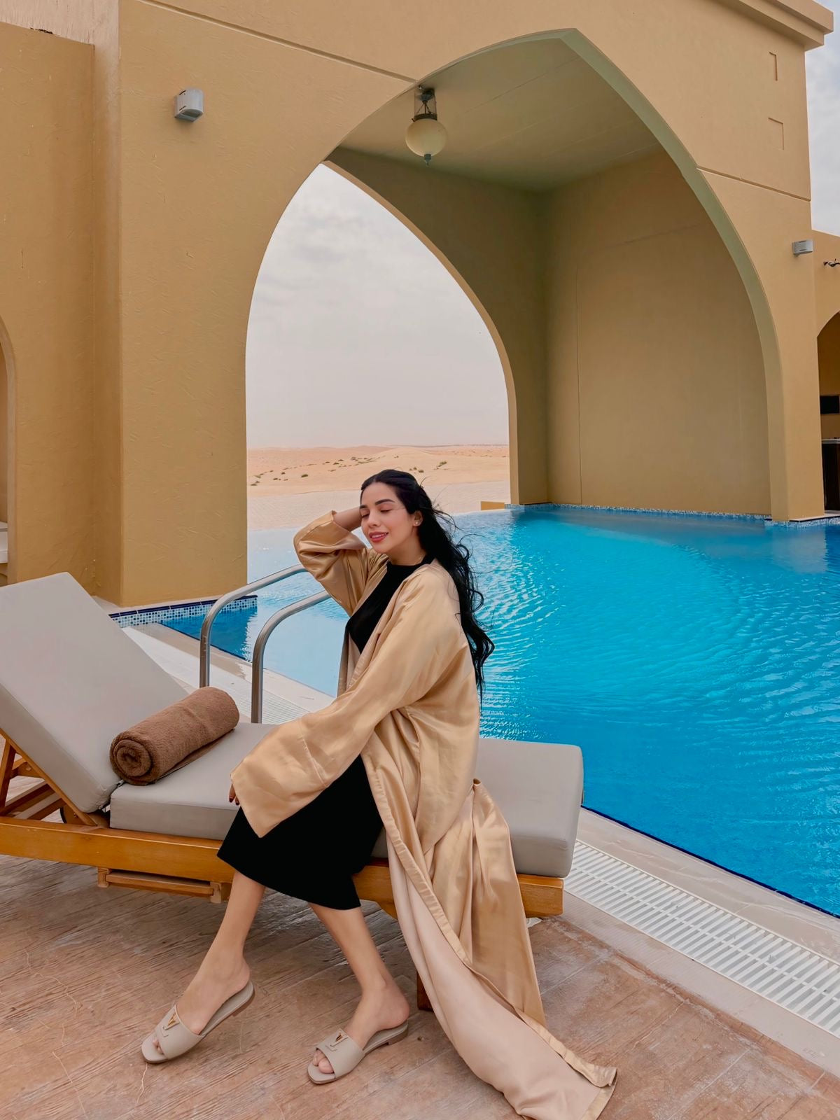 Champagne - open abaya + staller